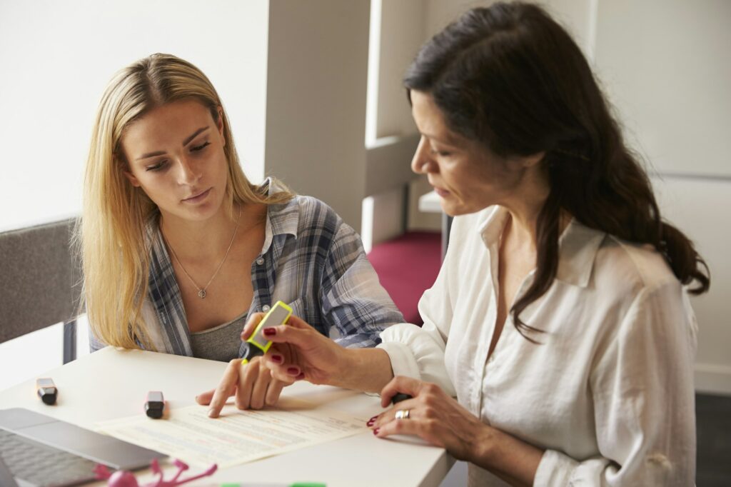 Tutor Using Learning Aids To Help Student With Dyslexia